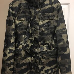 Women’s The North Face camo windbreaker